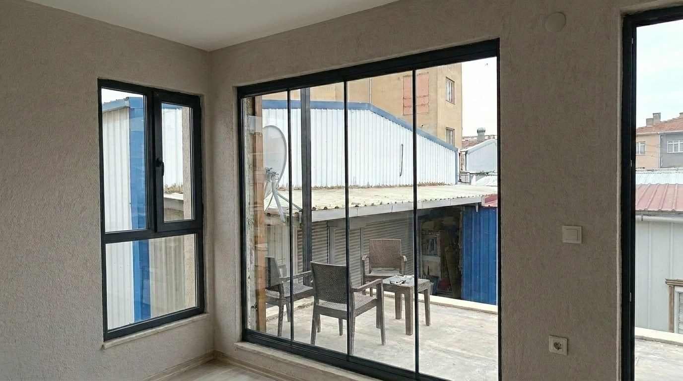 Kuşadası’nda inşaatı devam eden dairelerimizde gerçekleştirdiğimiz PVC pencere (Pimapen) uygulaması.