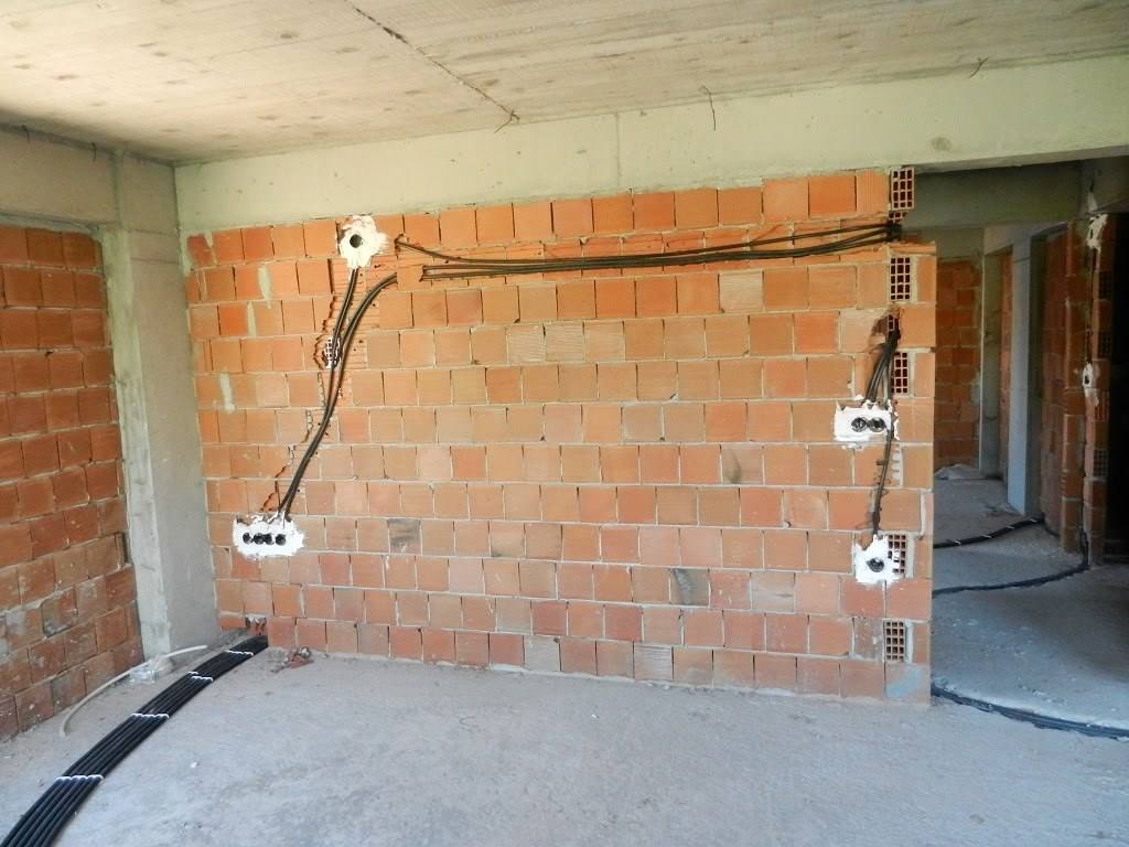 İnşaat halindeki bir binanın Elektrik tesisatı uygulamamız.